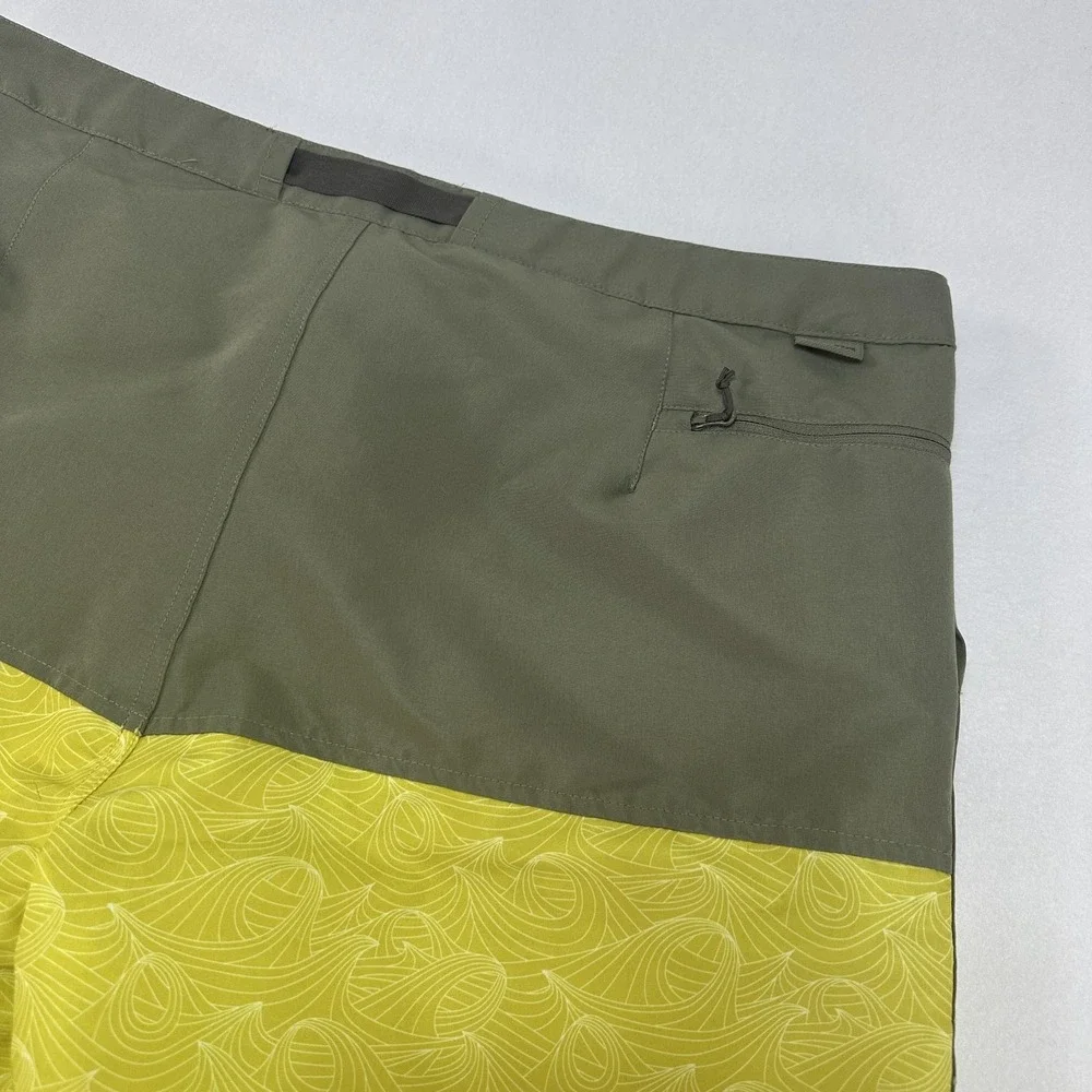 Helly Hansen Board Shorts Mens XL Green Yellow Geometric Surf Swim Trunks UPF 50